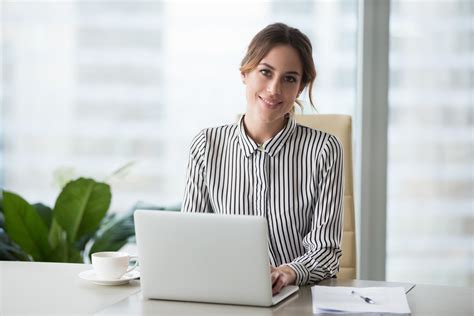 Kadın Girişimciler İçin Online Satış ve Pazarlama Stratejileri Rehberi Kadın Girişimciler İçin Online Satış ve Pazarlama Stratejileri Rehberi
