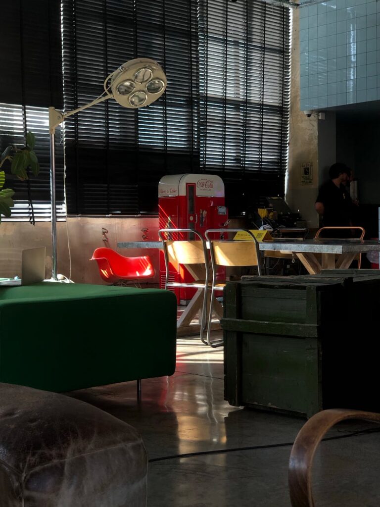 Retro ve Moderni Buluşturan Dekorasyon Trendleri 2025